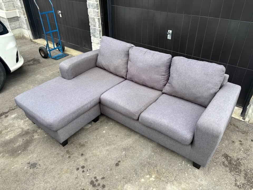FREE DELIVERY✅ GREY SECTIONAL COUCH / SOFA w/ REVERSIBLE CHAISE - photo 3