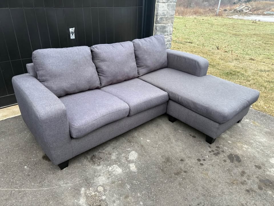 FREE DELIVERY✅ GREY SECTIONAL COUCH / SOFA w/ REVERSIBLE CHAISE - photo 4
