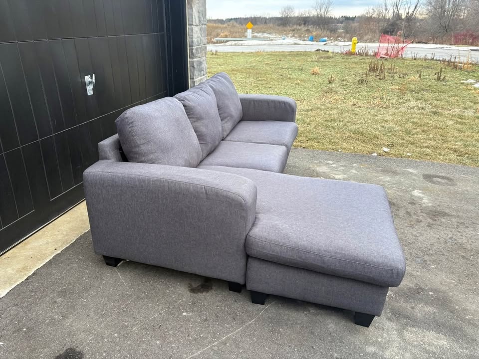 FREE DELIVERY✅ GREY SECTIONAL COUCH / SOFA w/ REVERSIBLE CHAISE - photo 5