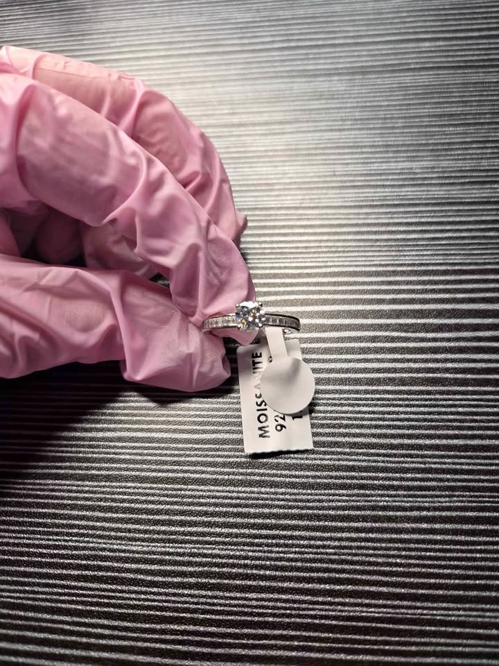 Moissanite Engagement Ring On 925 Sterling Silver (1 Carat)