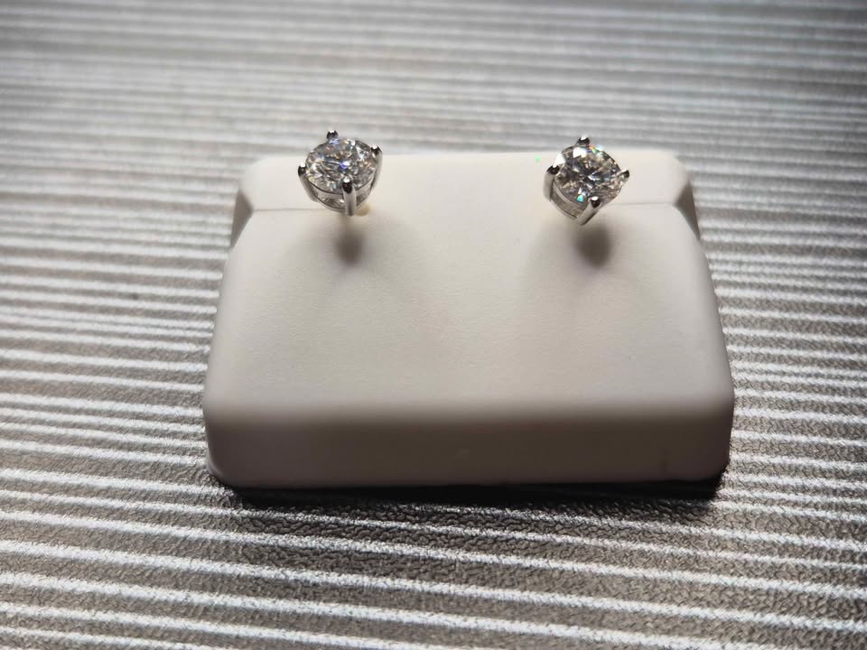 Moissanite Stud Earrings on 925 Sterling Silver (1 Carat) - photo 3