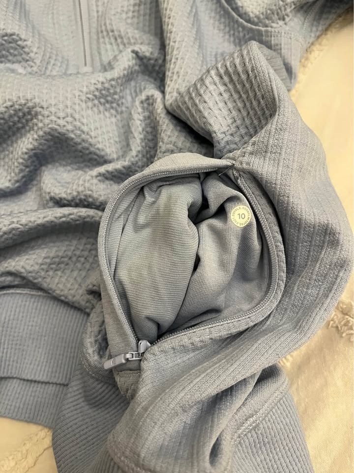 Lululemons women’s size 10 zip sweater - photo 3