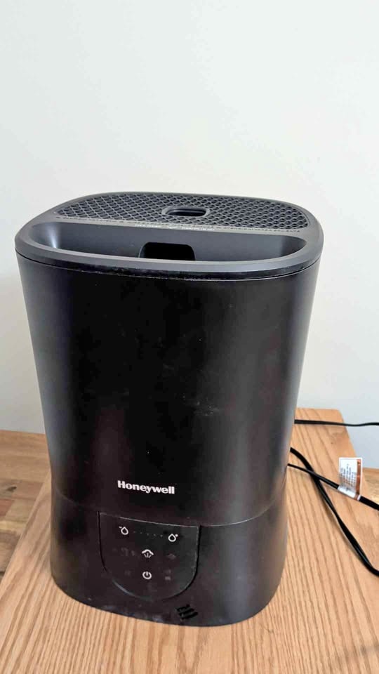 Humidifier Warm Mist (Barely Used)