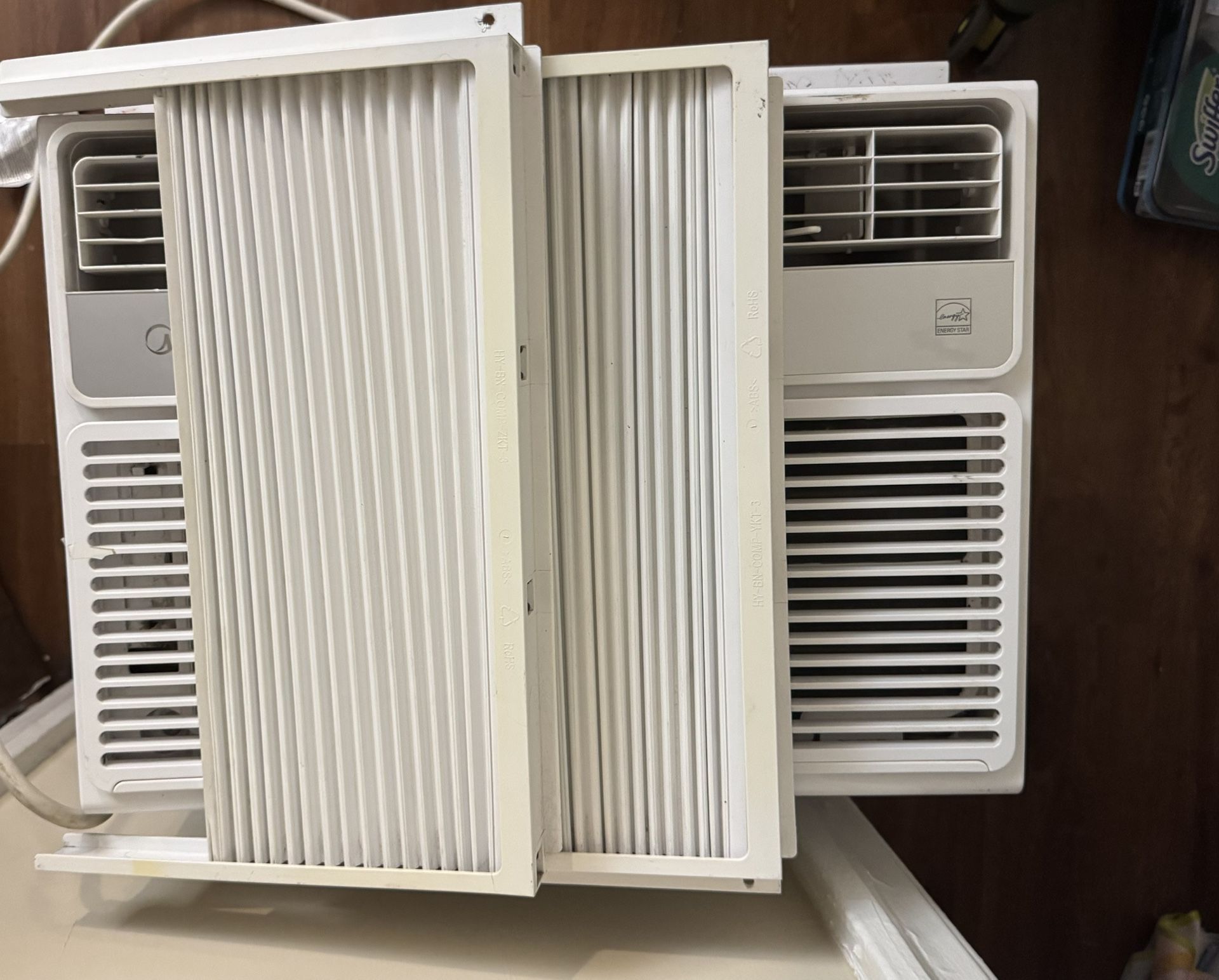 Midea 6,000 BTU's White Window Mount Air Conditioner - photo 2