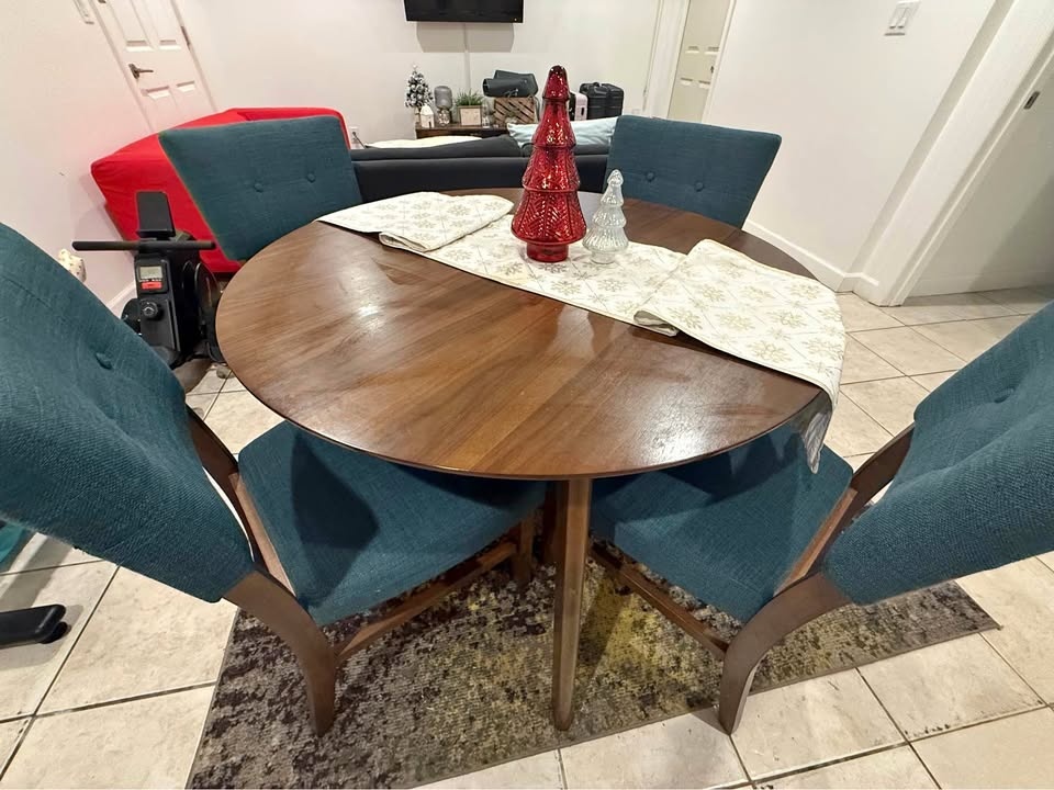 Moving SALE - Round table