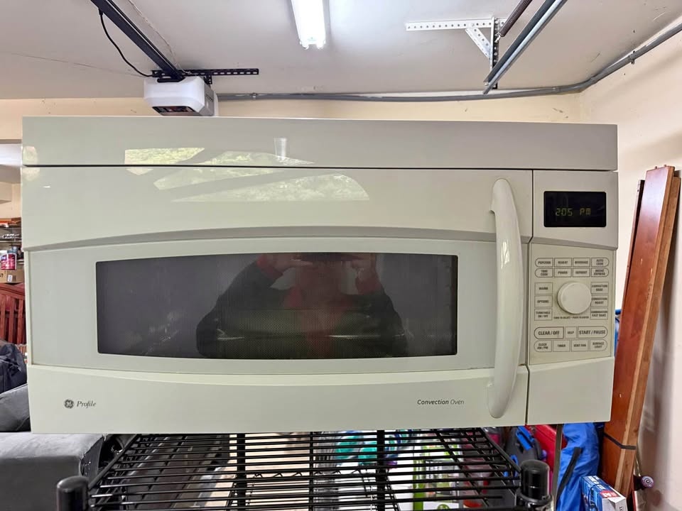 Used GE Convention Microwave
