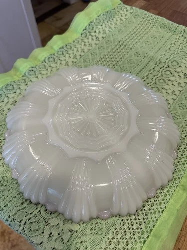 Anchor Hocking Fire King Milk Glass with A Gold Trim. Made In US - photo 4