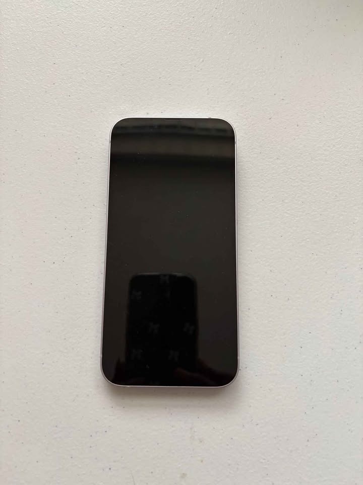 iPhone 14 - photo 2