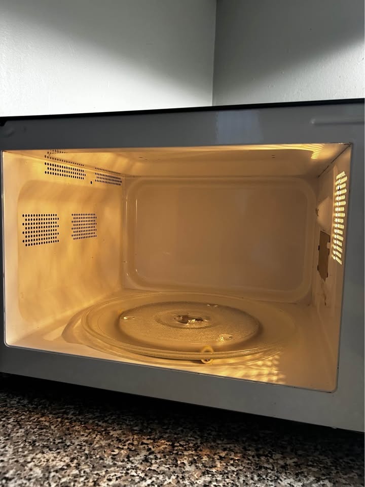 RCA RMW987 Black 0.9 Cu Retro Microwave - photo 2