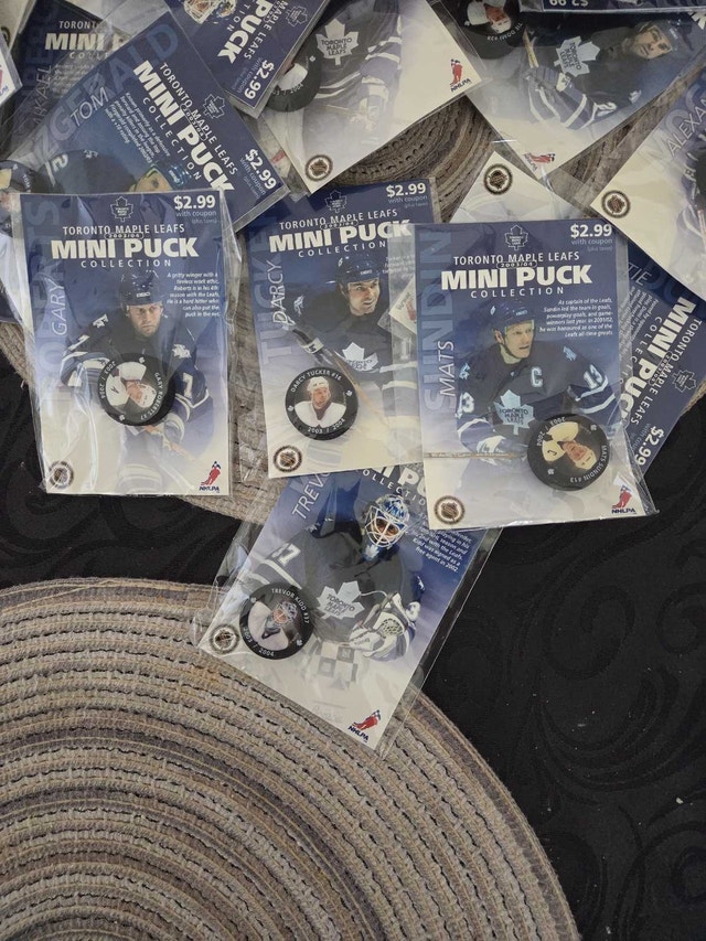 Toronto Maple leafs mini pucks - photo 2