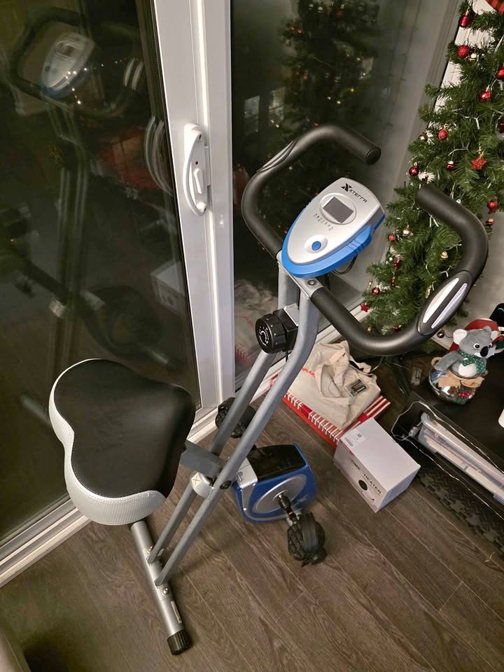 Foldable stationary bike