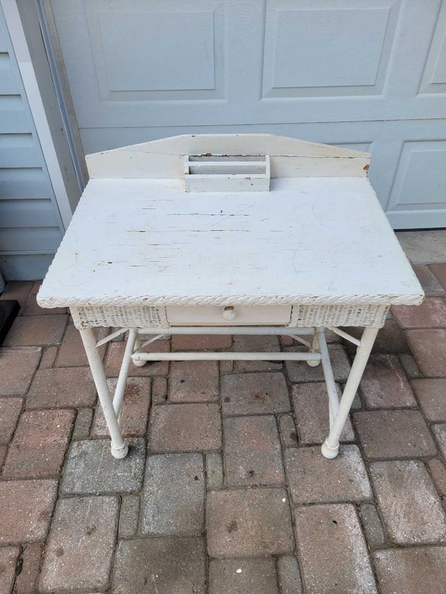 Antique Wicker Desk - Vintage Country Collectible - photo 2