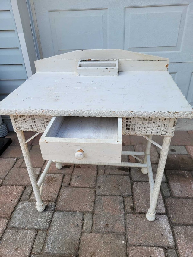 Antique Wicker Desk - Vintage Country Collectible - photo 5