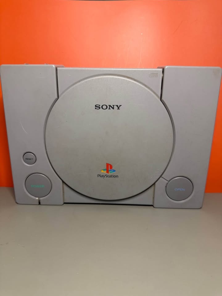 Fantastic Condition PlayStation 1 For Sale! - photo 4