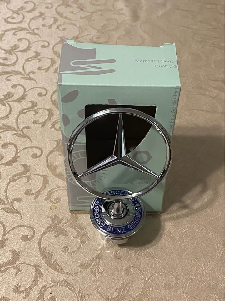 Mercedes emblem front - photo 2