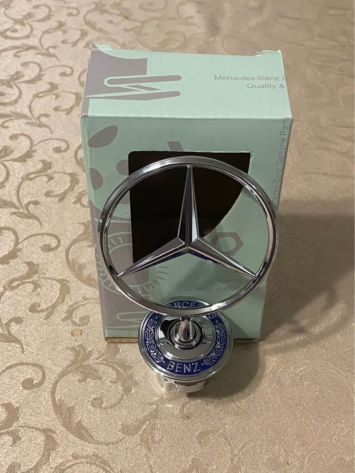 Mercedes emblem front - photo 3