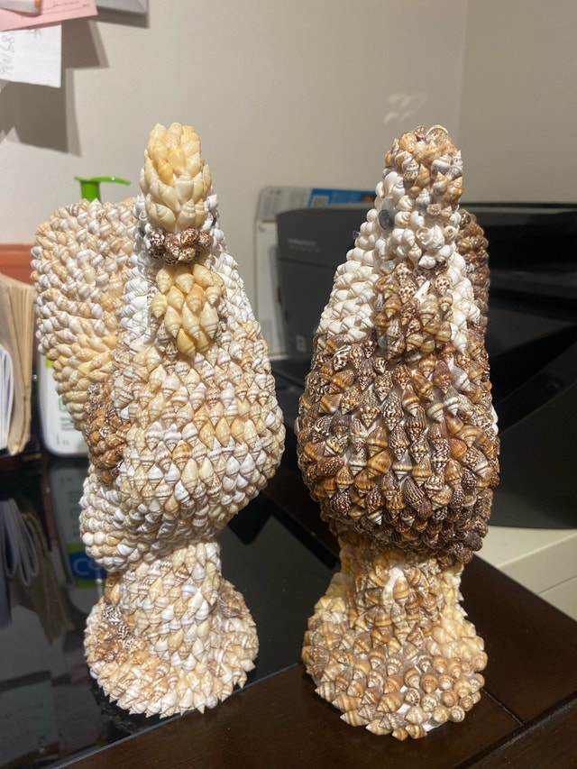 Pair of Seashell Rooster Figurines - photo 2