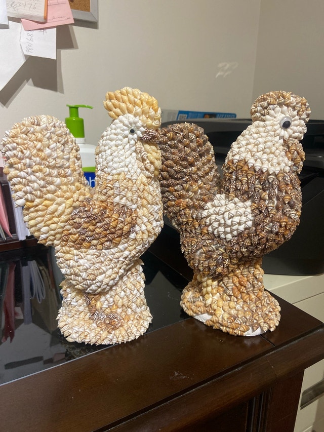 Pair of Seashell Rooster Figurines - photo 3