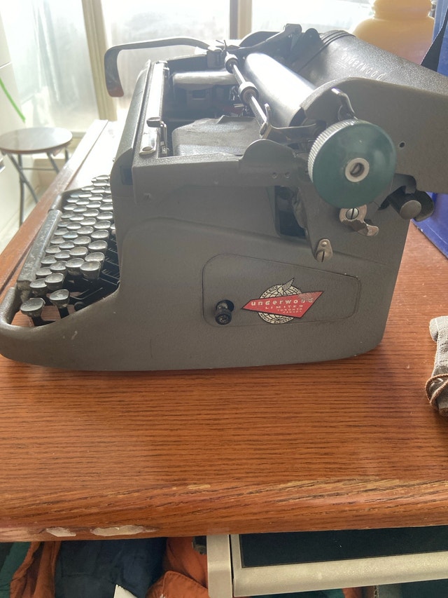 Underwood Typewriter - photo 3