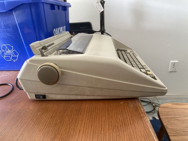 AEG Olympia Compact 1 Typewriter - photo 4