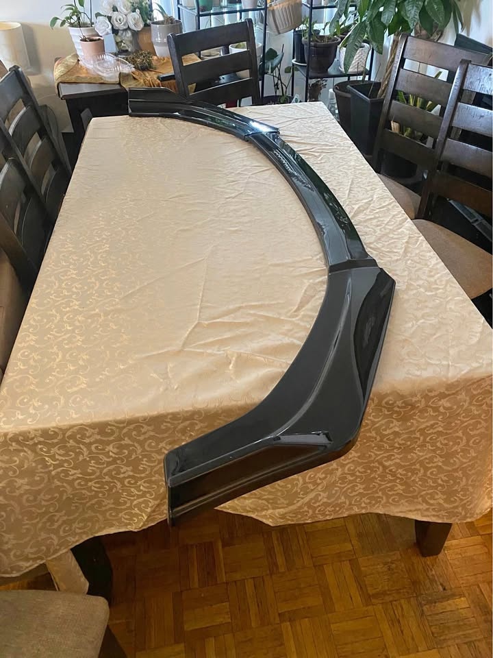 Bumper spoiler lip