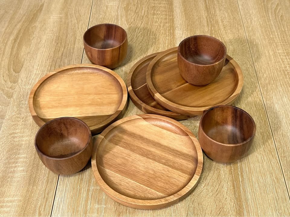 MOVING SALE | 4 Plates & 4 Cups - photo 2