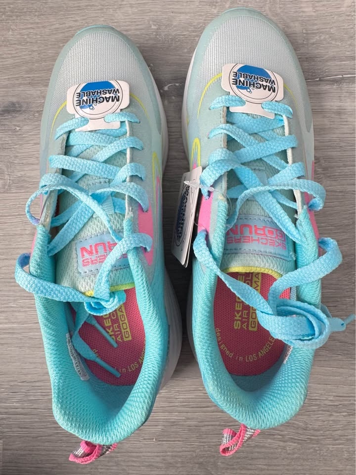 Brand new Skechers girls running shoes size 3.5 (22.5cm) - photo 2