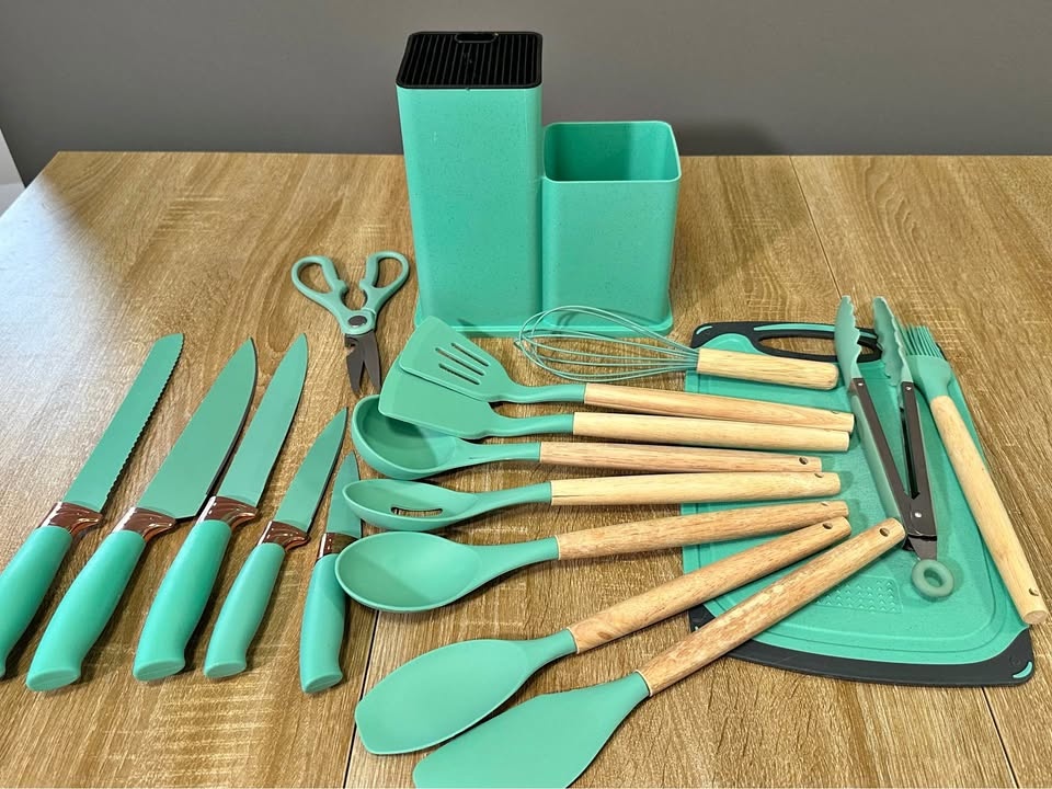 MOVING SALE | Cutlery and Knife Set