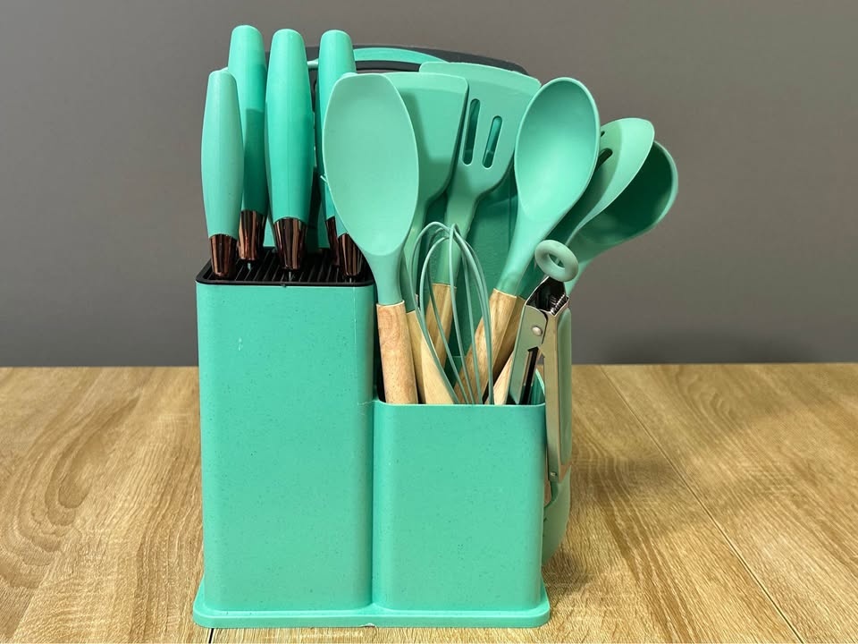 MOVING SALE | Cutlery and Knife Set - photo 2