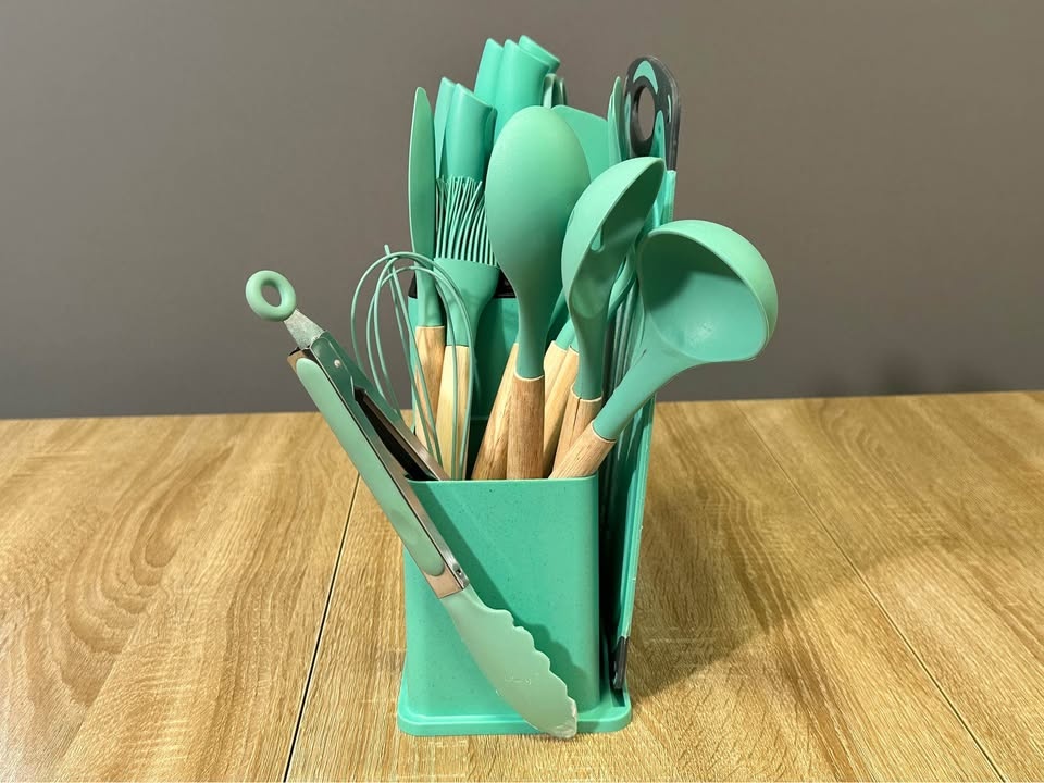 MOVING SALE | Cutlery and Knife Set - photo 3