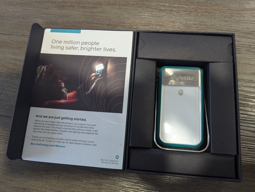 BioLite Travel light/ USB charger - photo 3