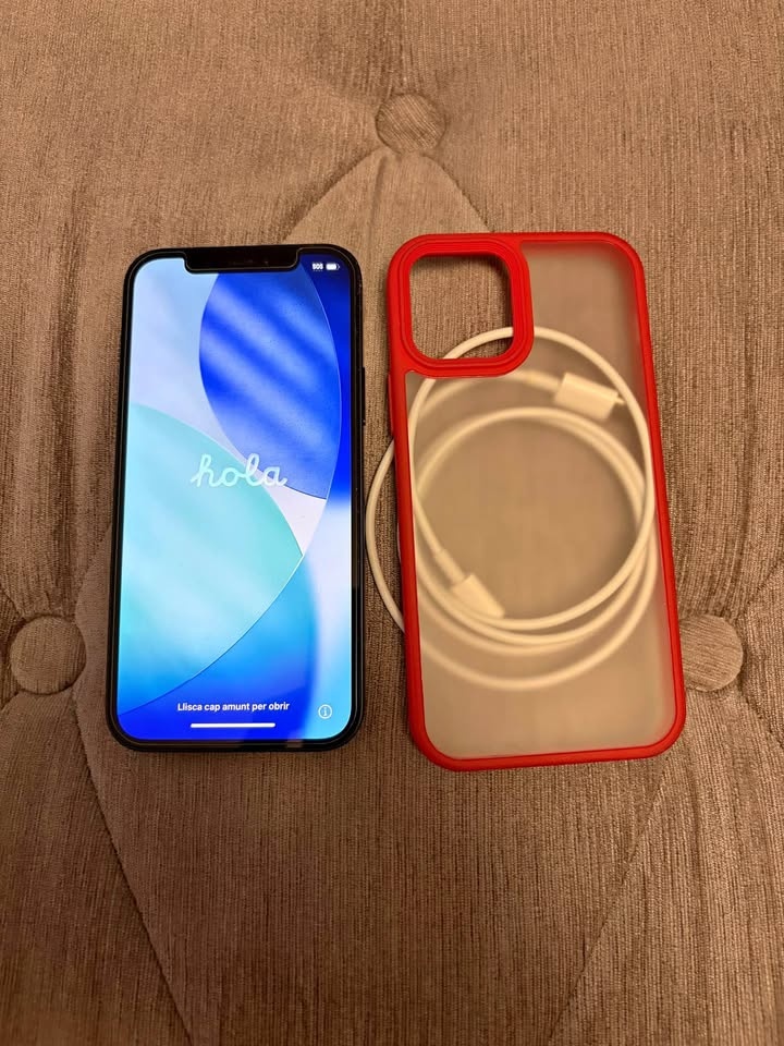 iPhone 12 64GB brand new condition with case box and headphones - photo 2
