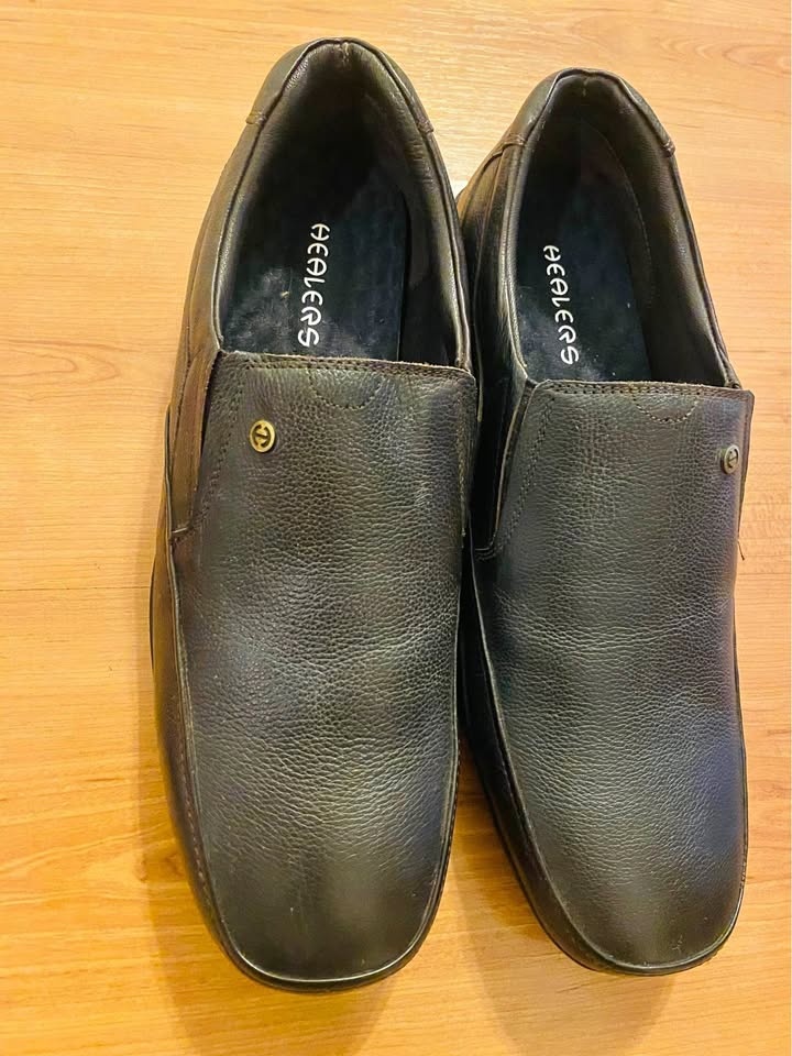 Men’s Loafers / Slip on leather shoes