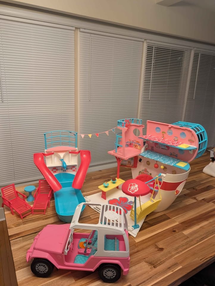 Cruise Ship and Jeep Barbie - photo 3