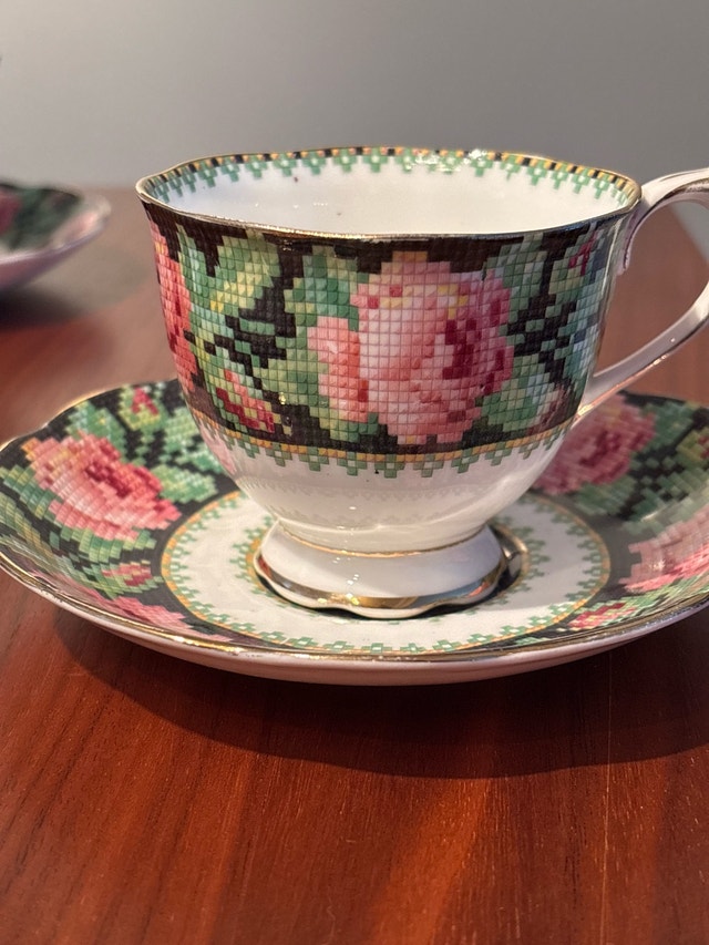 Royal Albert Crown China Needlepoint - photo 3