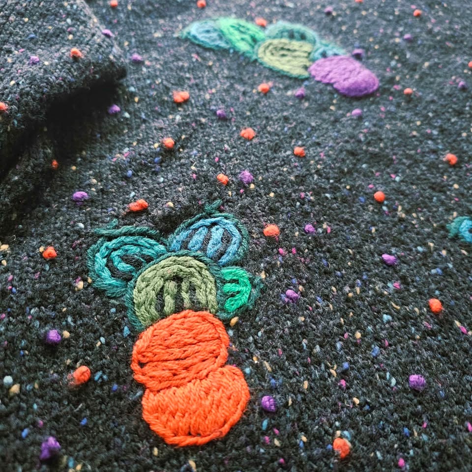 80s Wool Blend Floral Berry Embroidered Black Sweater - photo 4