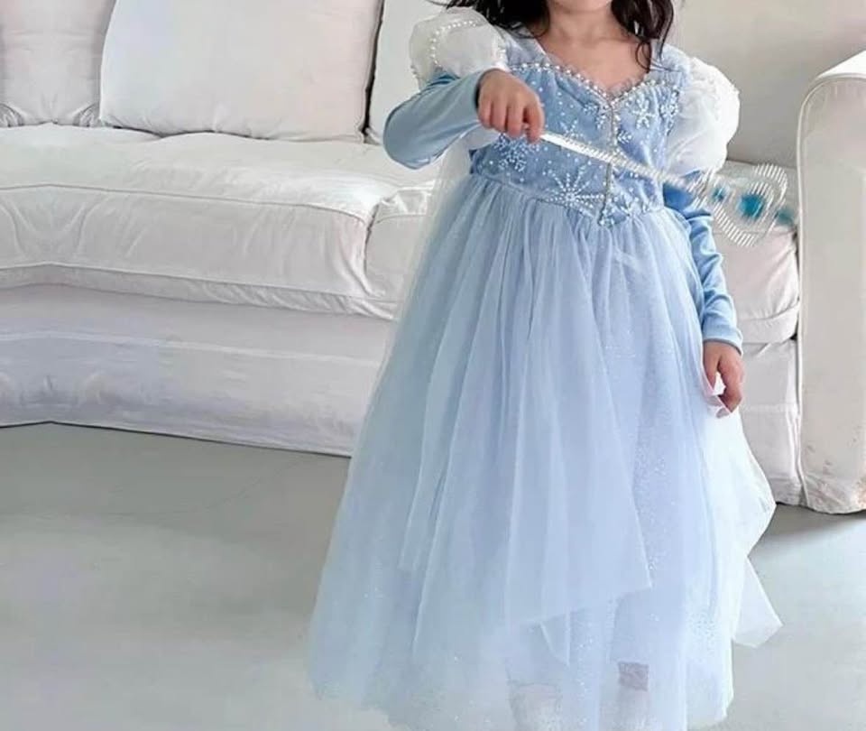 Like new Elsa dress 6-7T - photo 3