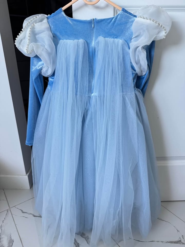 Like new Elsa dress 6-7T - photo 5