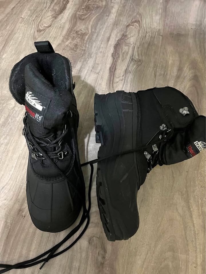 Winter Boots sz 9 waterproof