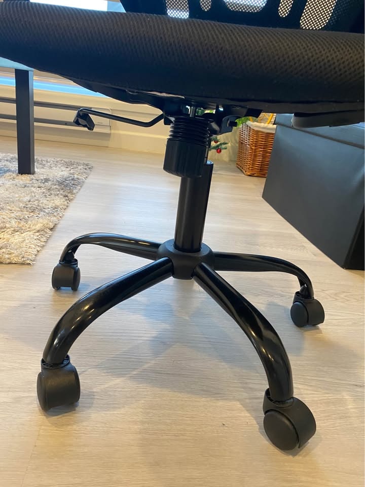Office Chair $35 + chair mat for free - photo 2