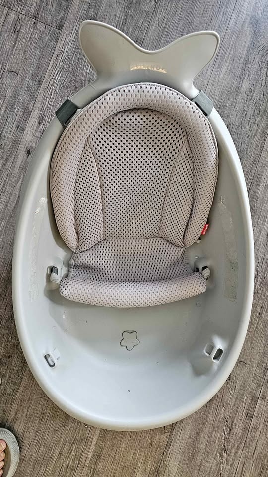 Skip hop infant bath