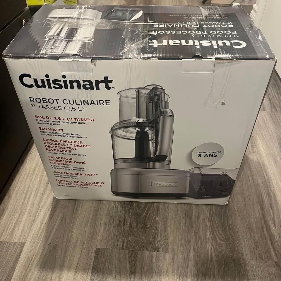 Cuisinart 11-Cup Food Processor w Attachments - photo 3