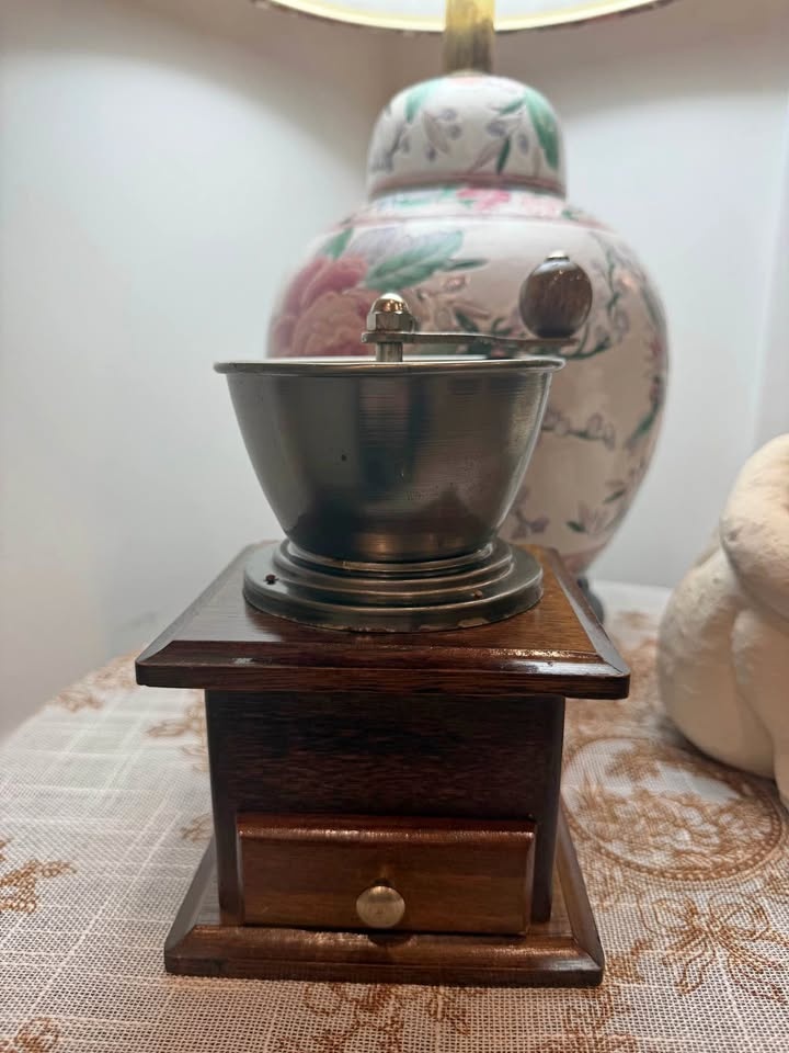 Vintage Manual Coffee Grinder (circa 1900)