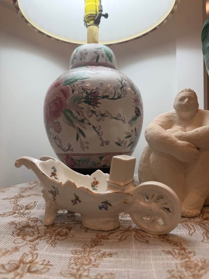 Rococo Porcelain Floral Cart (1880–1910) - photo 3