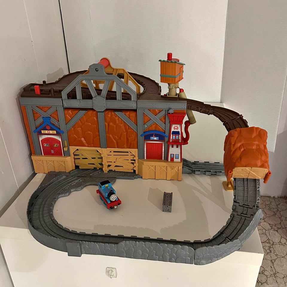 Thomas Train Take N Play Rescue from Misty Island 2009