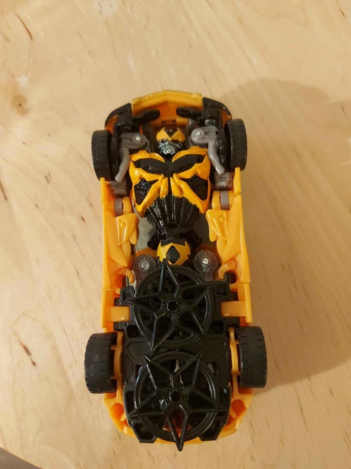 Transformers Age of Extinction Bumblebee - photo 2