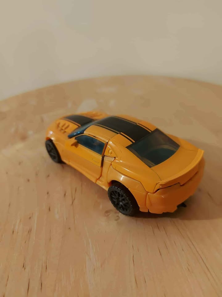 Transformers Age of Extinction Bumblebee - photo 4