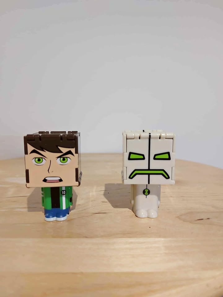 Ben 10 Ultimate Alien - AlterAlien Transforming Action Figures