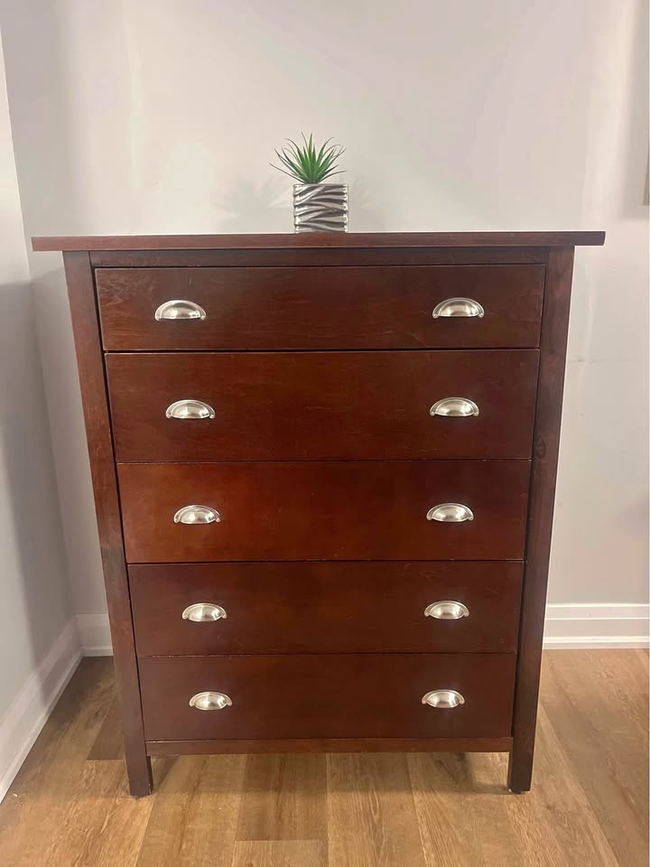 Modern 5-Drawer Dresser – Dark Wood (Delivery Available)