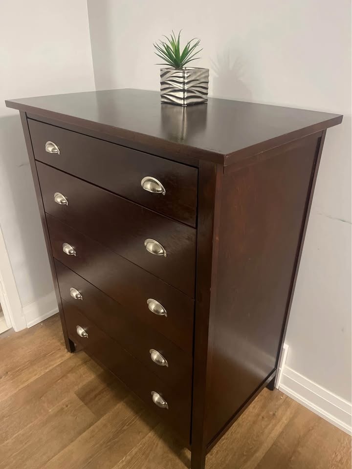 Modern 5-Drawer Dresser – Dark Wood (Delivery Available) - photo 2